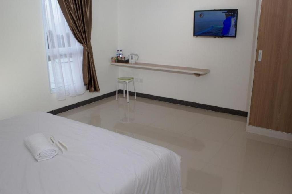 Hotel Royal Manado Extérieur photo