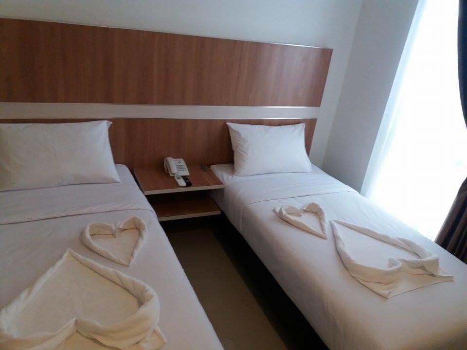 Hotel Royal Manado Extérieur photo
