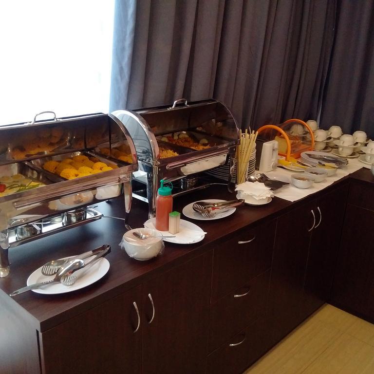 Hotel Royal Manado Extérieur photo