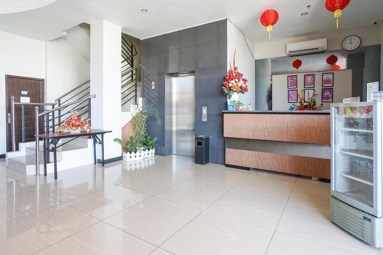 Hotel Royal Manado Extérieur photo