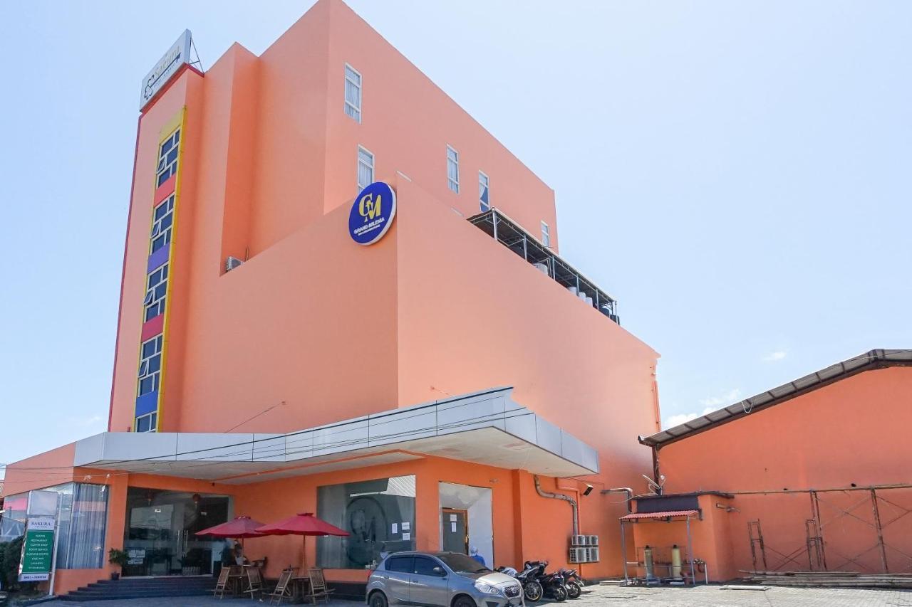 Hotel Royal Manado Extérieur photo