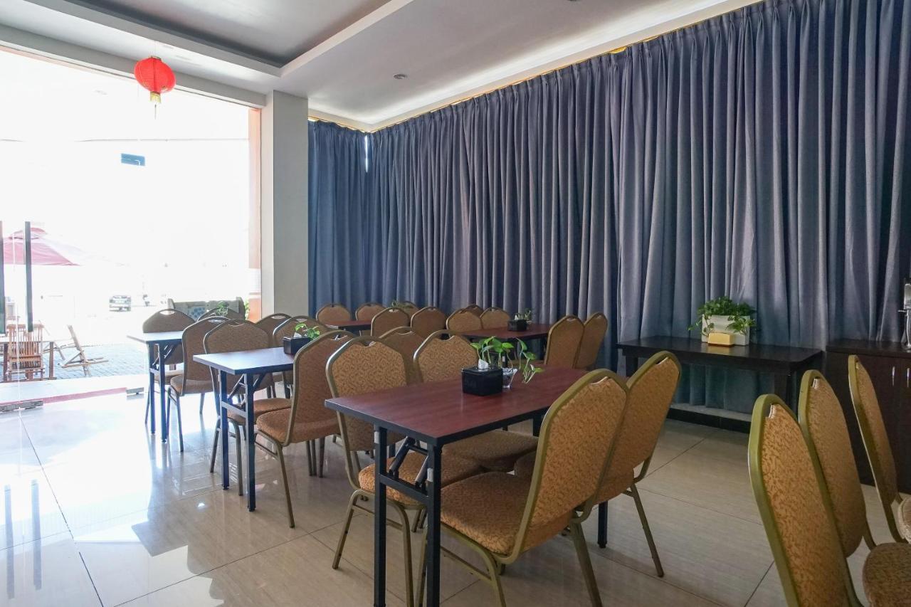 Hotel Royal Manado Extérieur photo