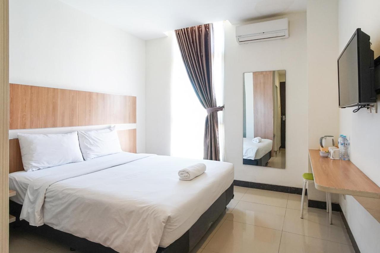Hotel Royal Manado Extérieur photo