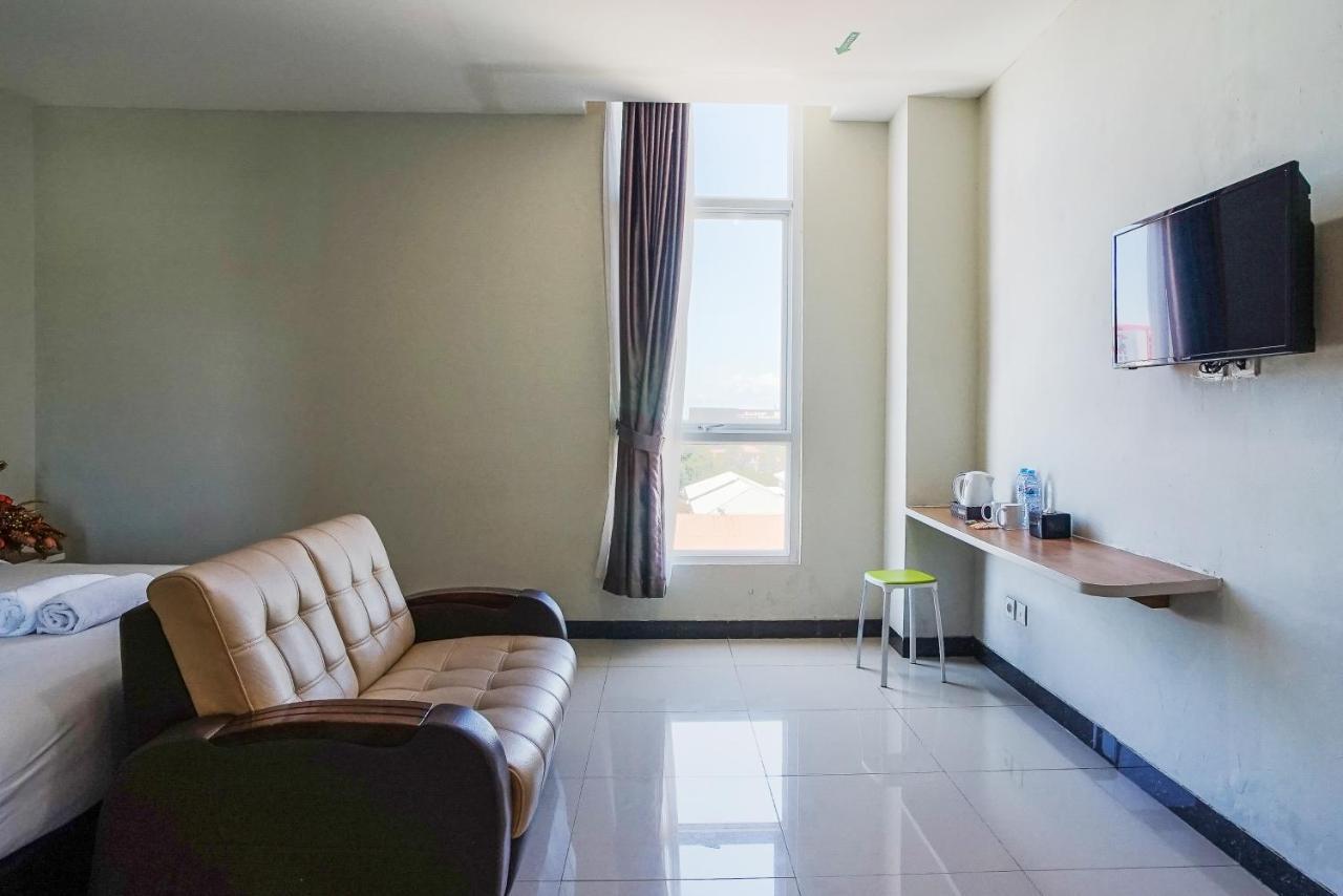 Hotel Royal Manado Extérieur photo