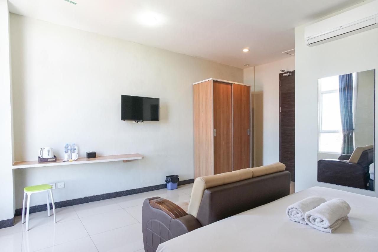 Hotel Royal Manado Extérieur photo