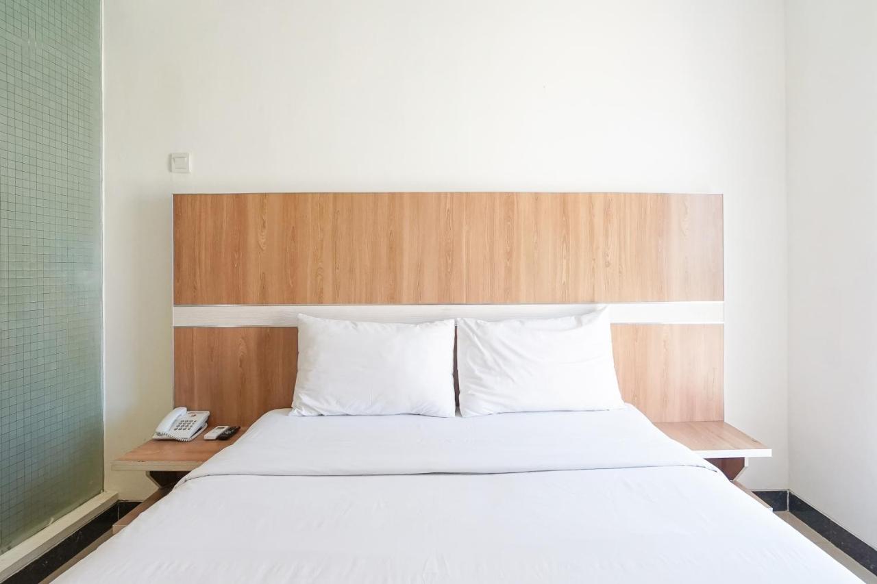 Hotel Royal Manado Extérieur photo