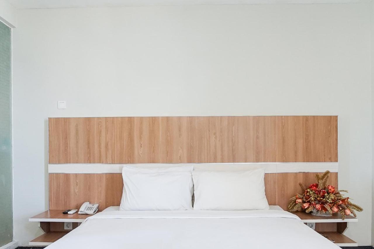 Hotel Royal Manado Extérieur photo