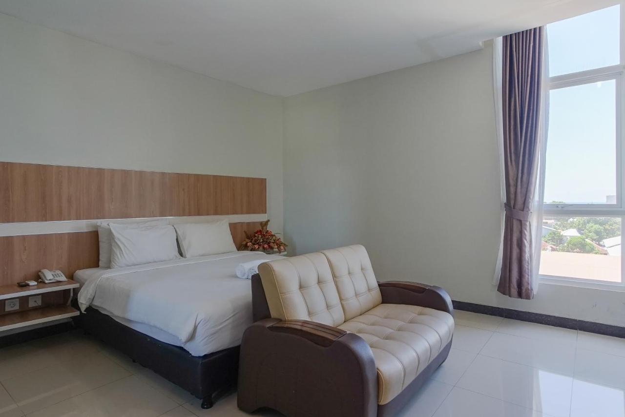 Hotel Royal Manado Extérieur photo