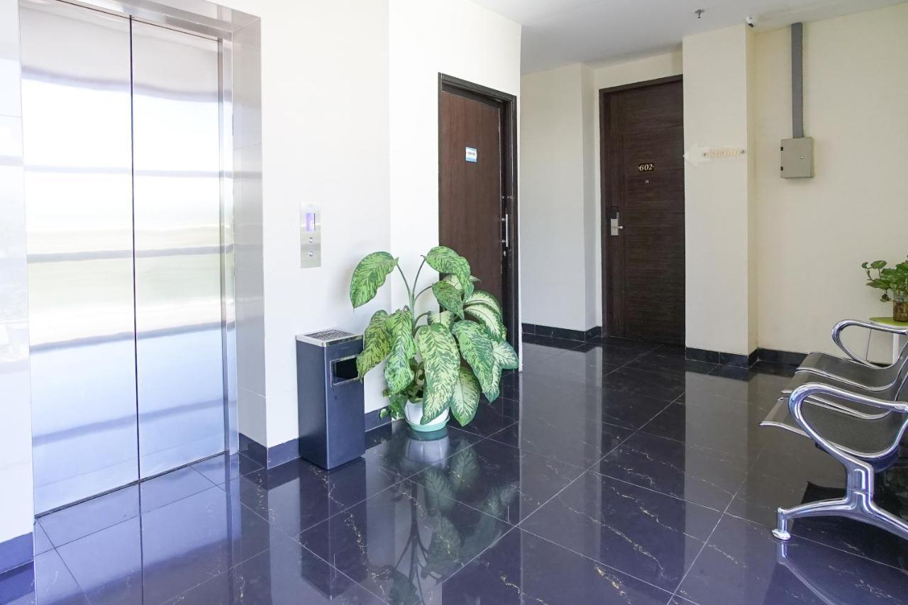 Hotel Royal Manado Extérieur photo