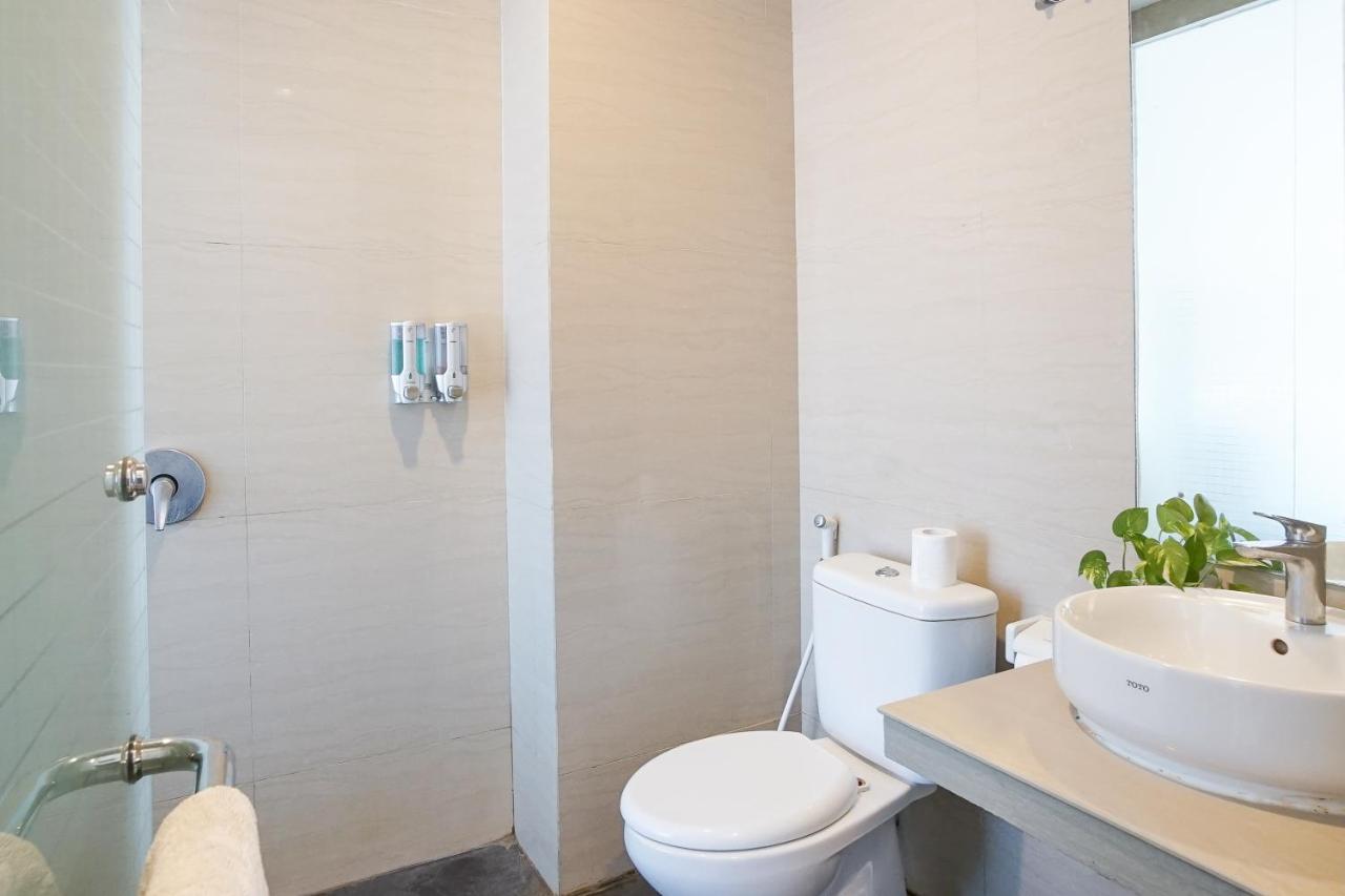 Hotel Royal Manado Extérieur photo