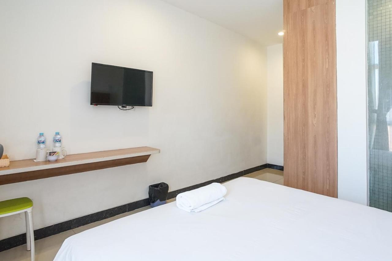 Hotel Royal Manado Extérieur photo