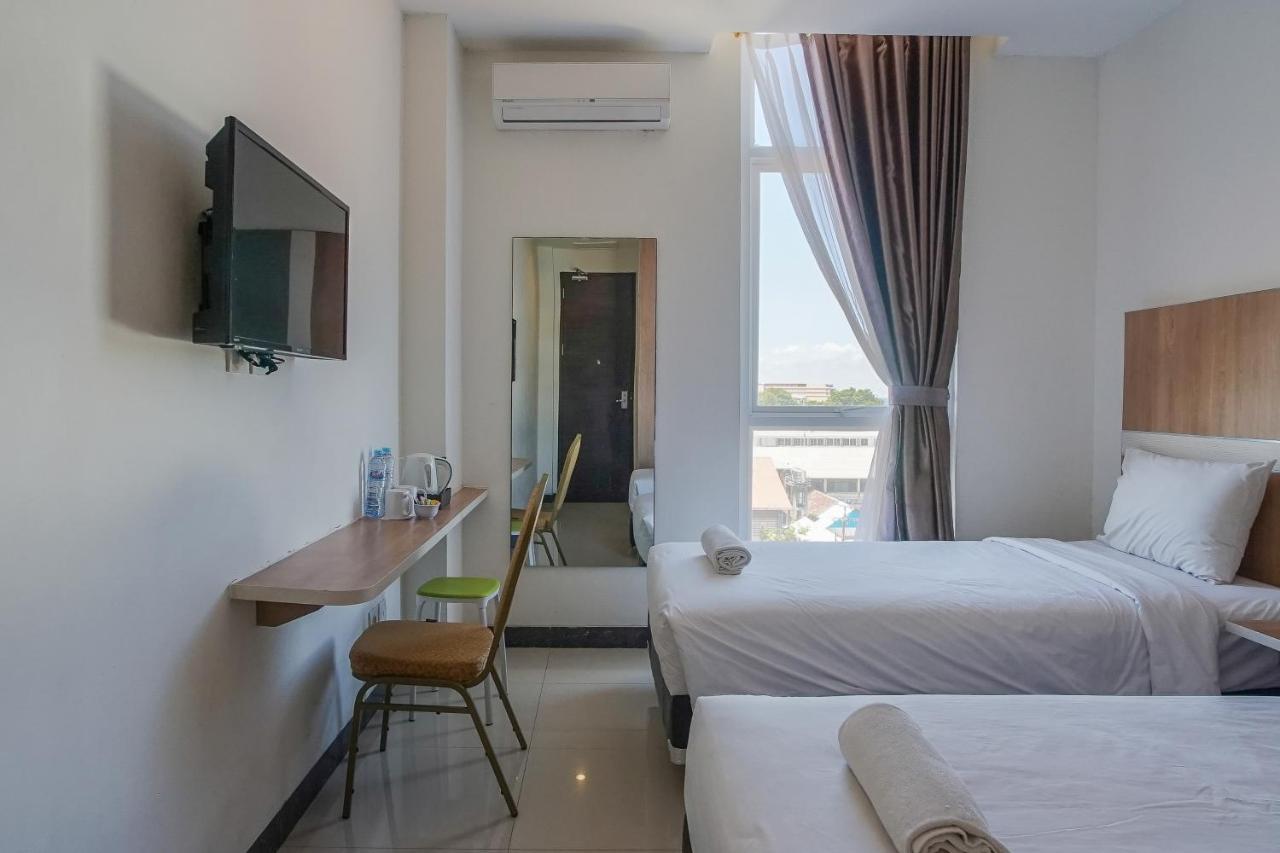 Hotel Royal Manado Extérieur photo