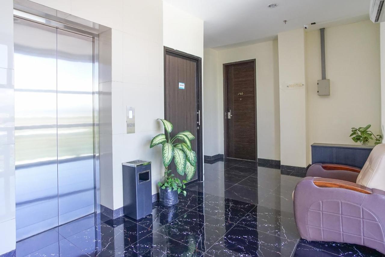 Hotel Royal Manado Extérieur photo